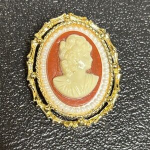 Vintage Costume Jewelry Cameo Pendant Brooch Faux Pearls